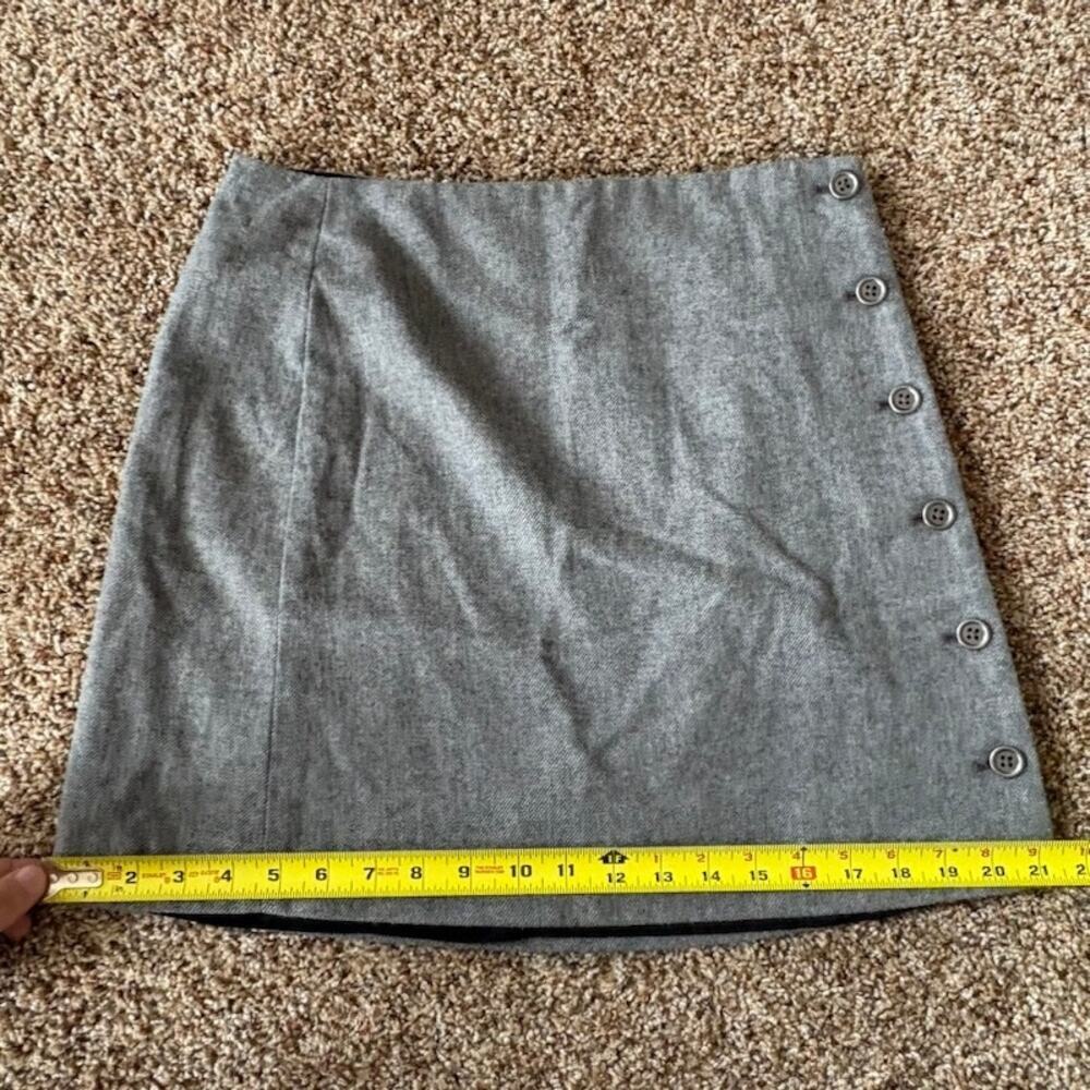 Banana Republic Lined Mini Skirt Wool Blend Gray Side Buttons sz 4 - Picture 8 of 9